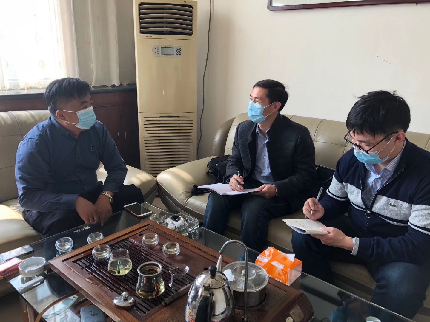 济南市贸促会张会长一行到达济南华飞数控机械有限公司进行调研